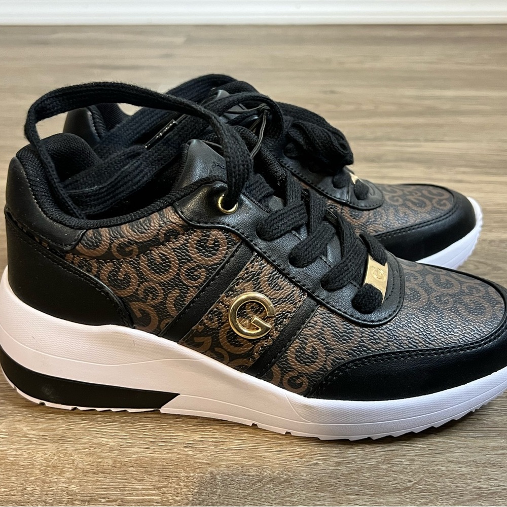 Guess Women’s Brown Black Logo Lace-Up Sneakers Size 7 Gold Accent
